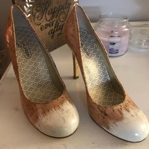White toe to cork style faded heels